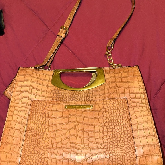 Gianni Bini Alligator Purse Magnetic closure/front pocket. Gold chain on strap - Picture 2 of 16